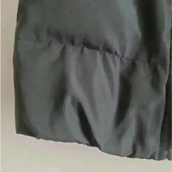 Black Puffer Vest - Picture 3 of 12